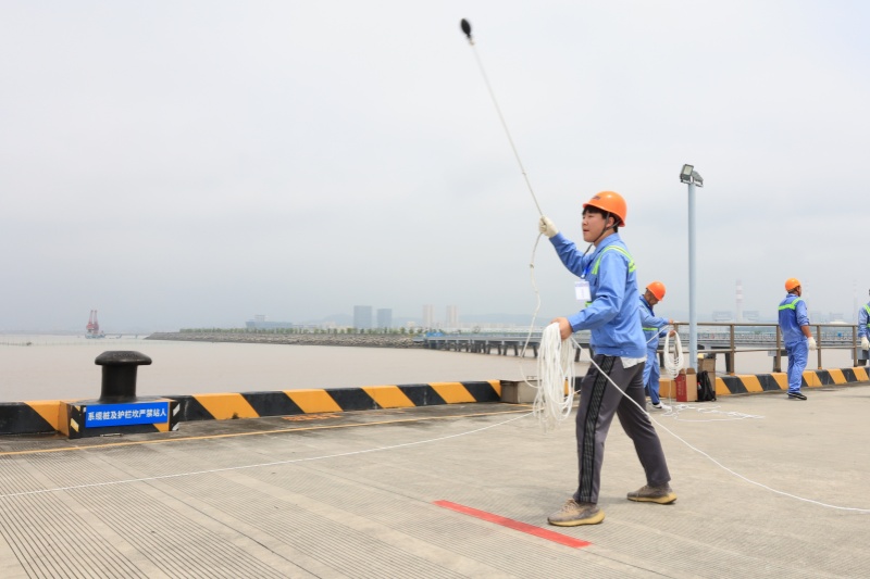 缆绳飞扬展风采，技能比拼铸匠心——港服公司举办2025年船员技能竞赛