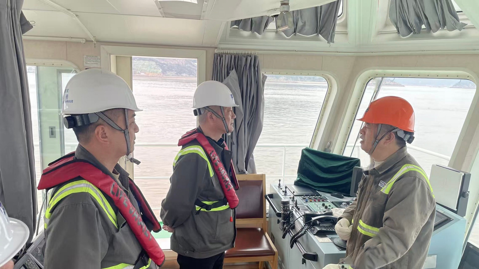 庄雷君赴状元岙拖轮点开展跟班检查